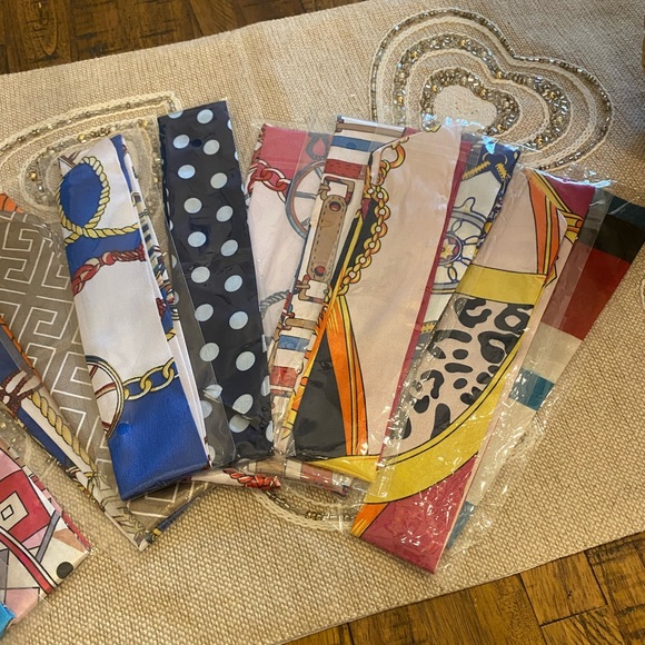 12 bag Scarves - Picture 3 of 3